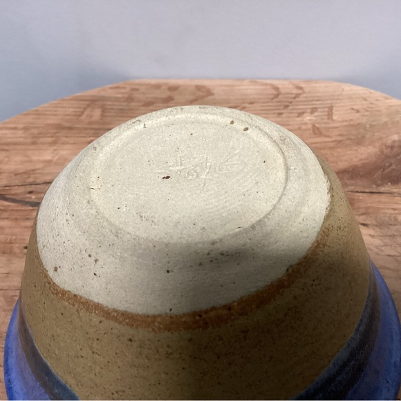Handcrafted Ceramic Pottery Bowl by Stokes - Beautiful Blues with tan/cream base - Picture 8 of 15